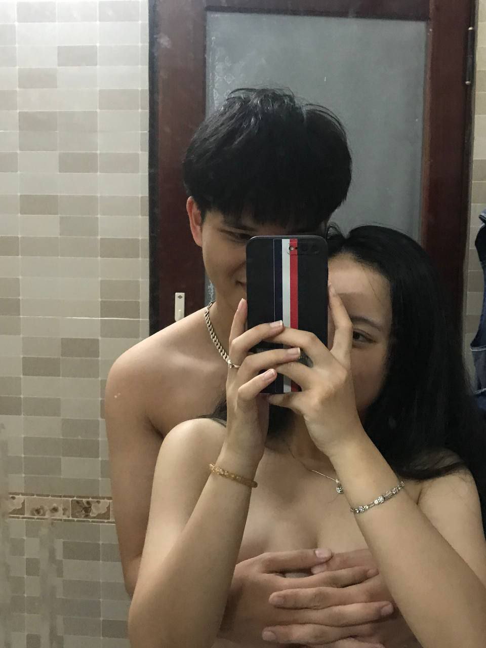 cô giáo trẻ vụng trộm với cậu học trò thiếu thốn "tình thương"
